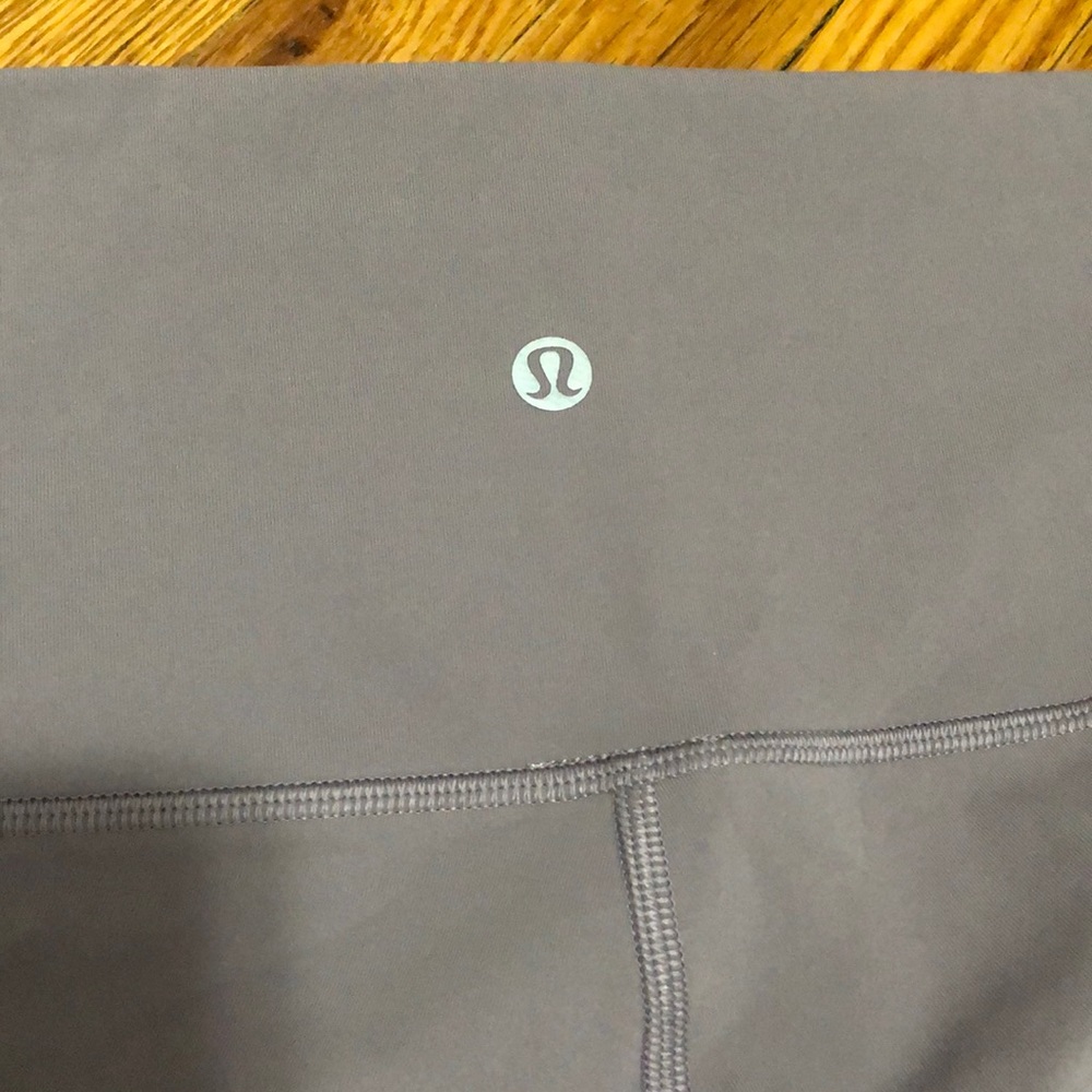 Lulu high waisted ankle legging size 8 worn once